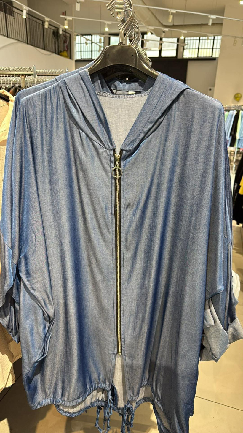 Italia nr.9 - Narzutka jeansowa na zamek z kapturem - ciemna