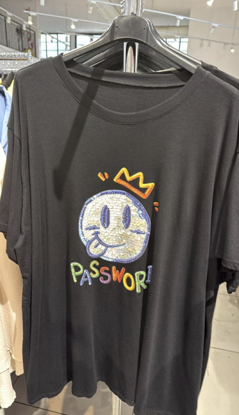 Italia nr 9 - Tunika z aplikacją, krótki rękaw - 24559 - czarna z emotka