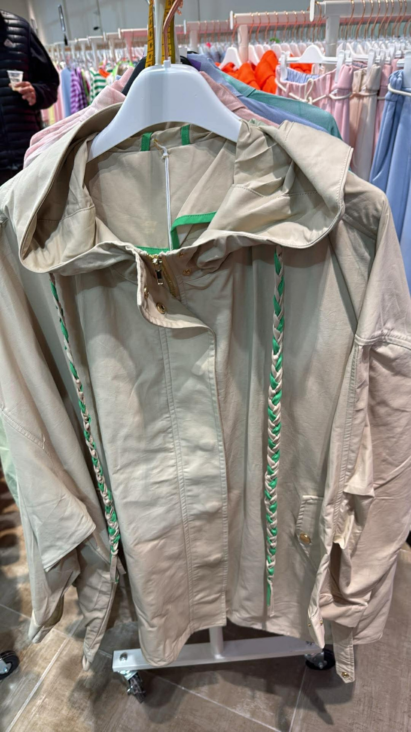 Italia nr.9 - Kurtka jednokolorowa z kapturem - beżowy