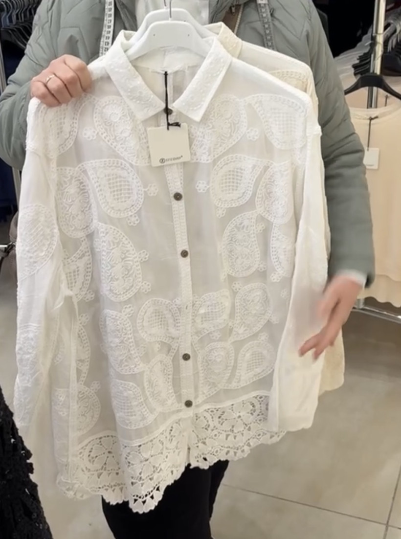 Italia nr.9 - Koszula z gipiurą u spodu, wzór wyszywane kwiaty - 68025 - biała  