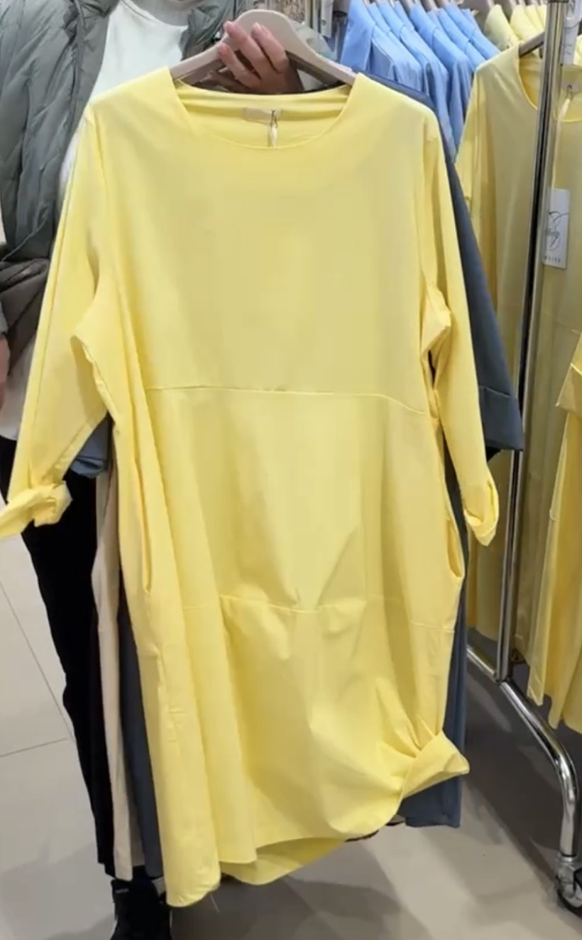 Italia nr.9 - Sukienka jednokolorowa z kieszeniami - 1891 - żółta