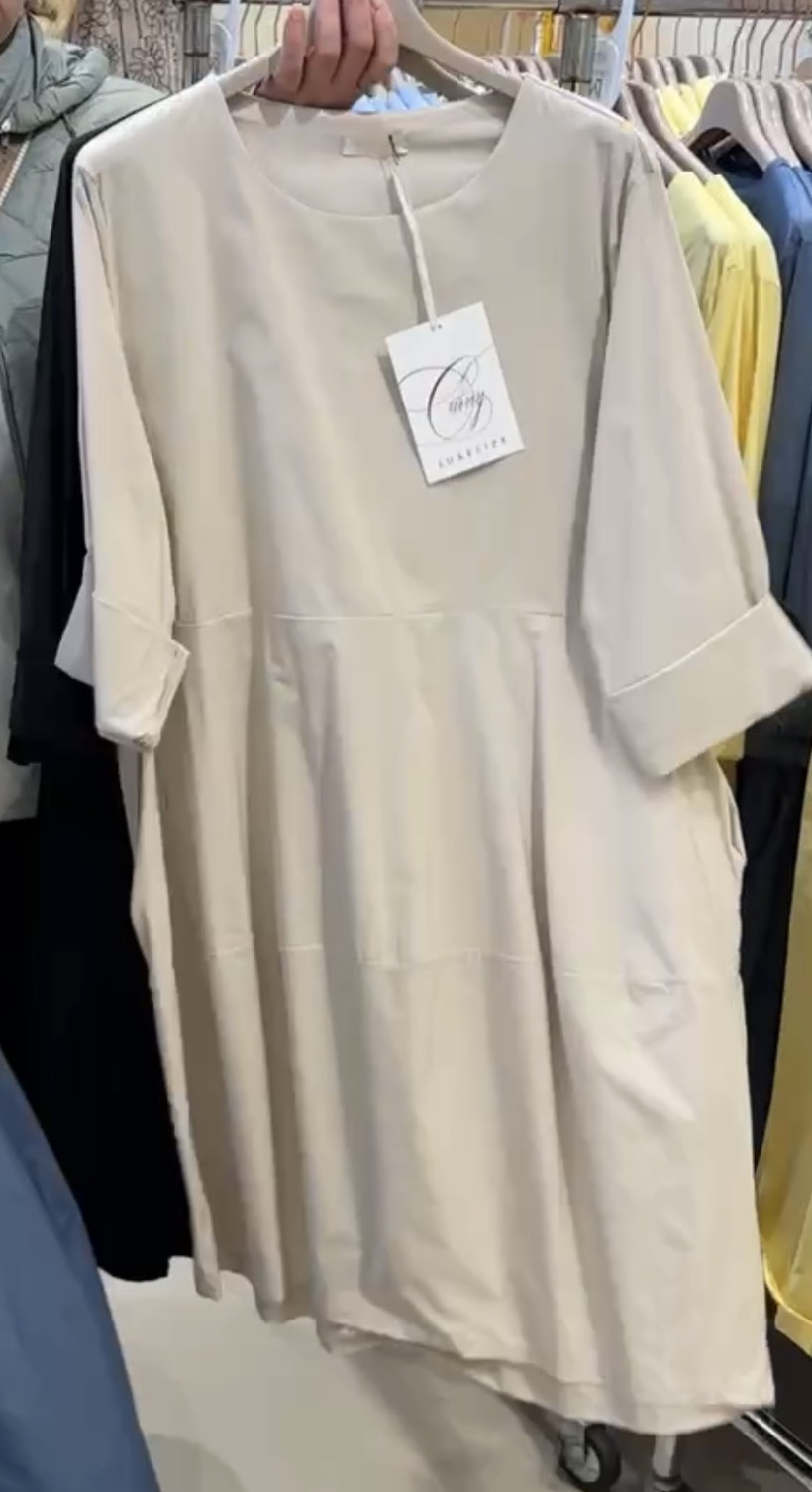 Italia nr.9 - Sukienka jednokolorowa z kieszeniami - 1891 - beżowa