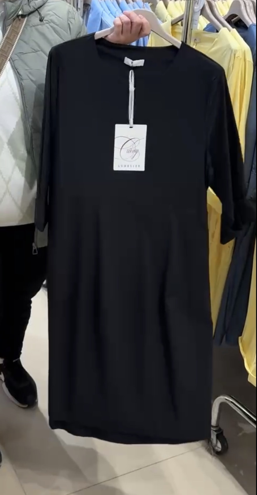 Italia nr.9 - Sukienka jednokolorowa z kieszeniami - 1891 - czarna