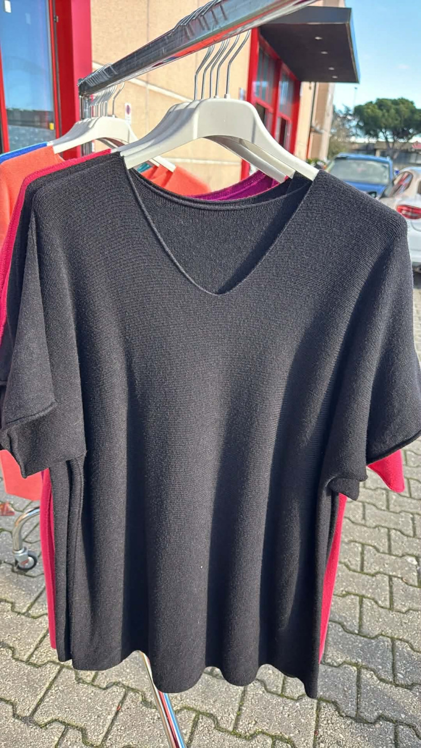 Italia nr.9 - Sweter jednokolorowy - krótki  rękaw - 14751 - czarny