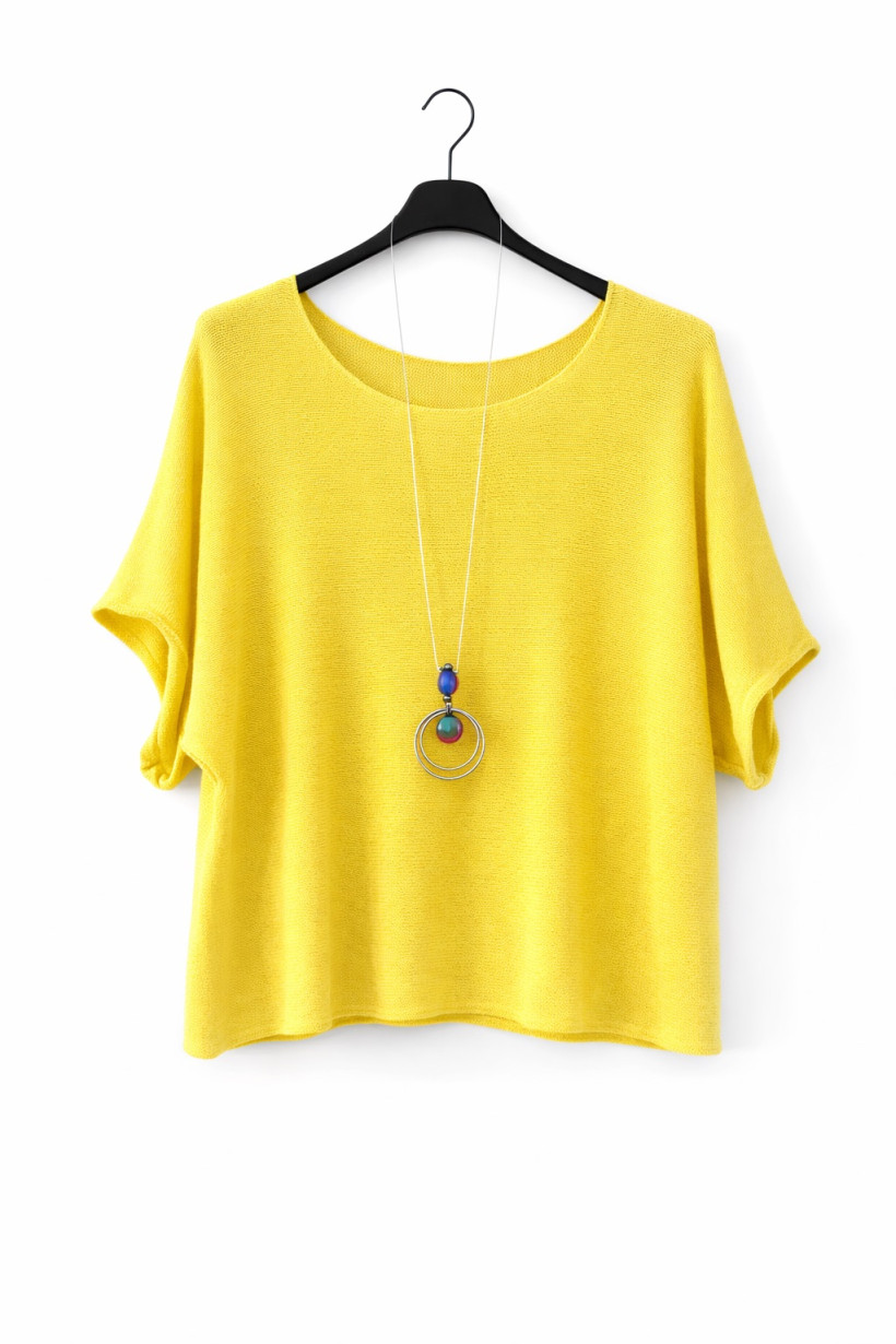 Sweterek z łańcuszkiem żółty 