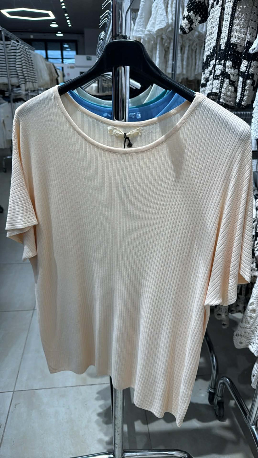 Italia nr 9 - Bluzka jednokolorowa, szerszy prążek - 88077 - beż