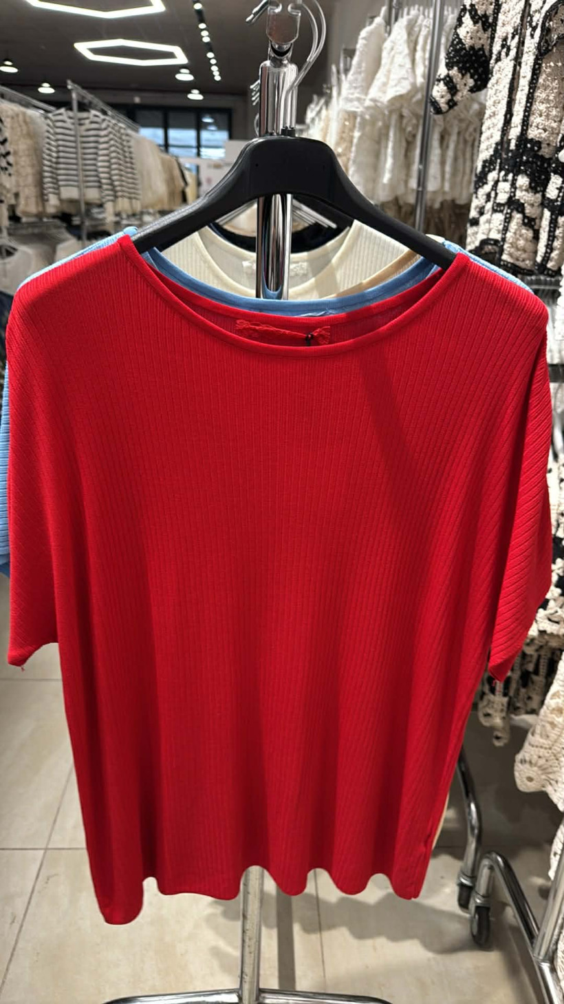 Italia nr 9 - Bluzka jednokolorowa, szerszy prążek - 88077 - czerwona