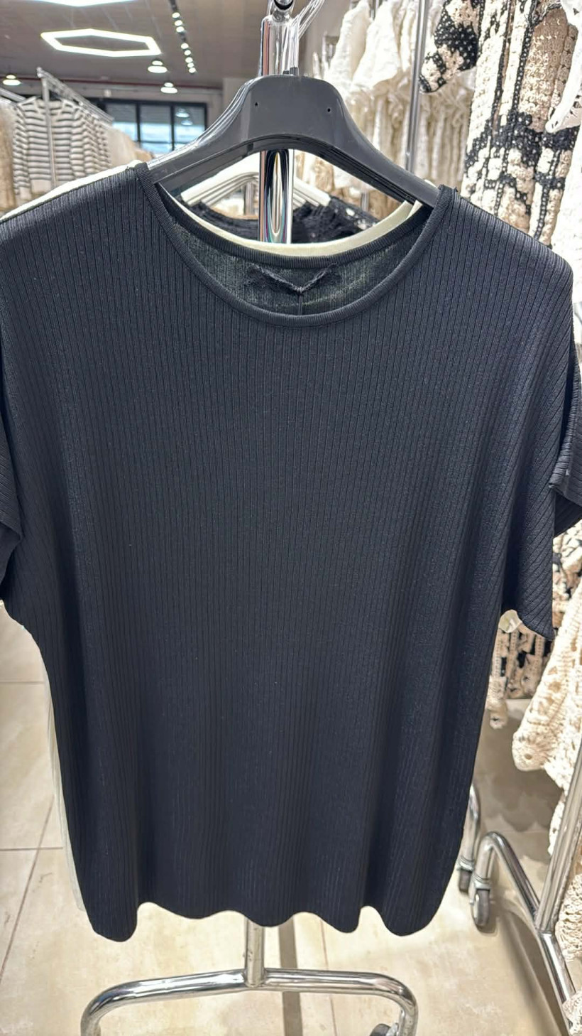 Italia nr 9 - Bluzka jednokolorowa, szerszy prążek - 88077 - czarna