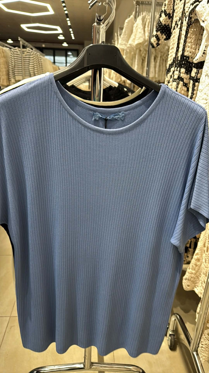 Italia nr 9 - Bluzka jednokolorowa, szerszy prążek - 88077 - jeansowy