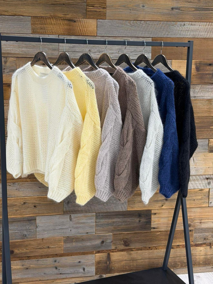 By o la la..! sweter moher z warkoczem na rękawie