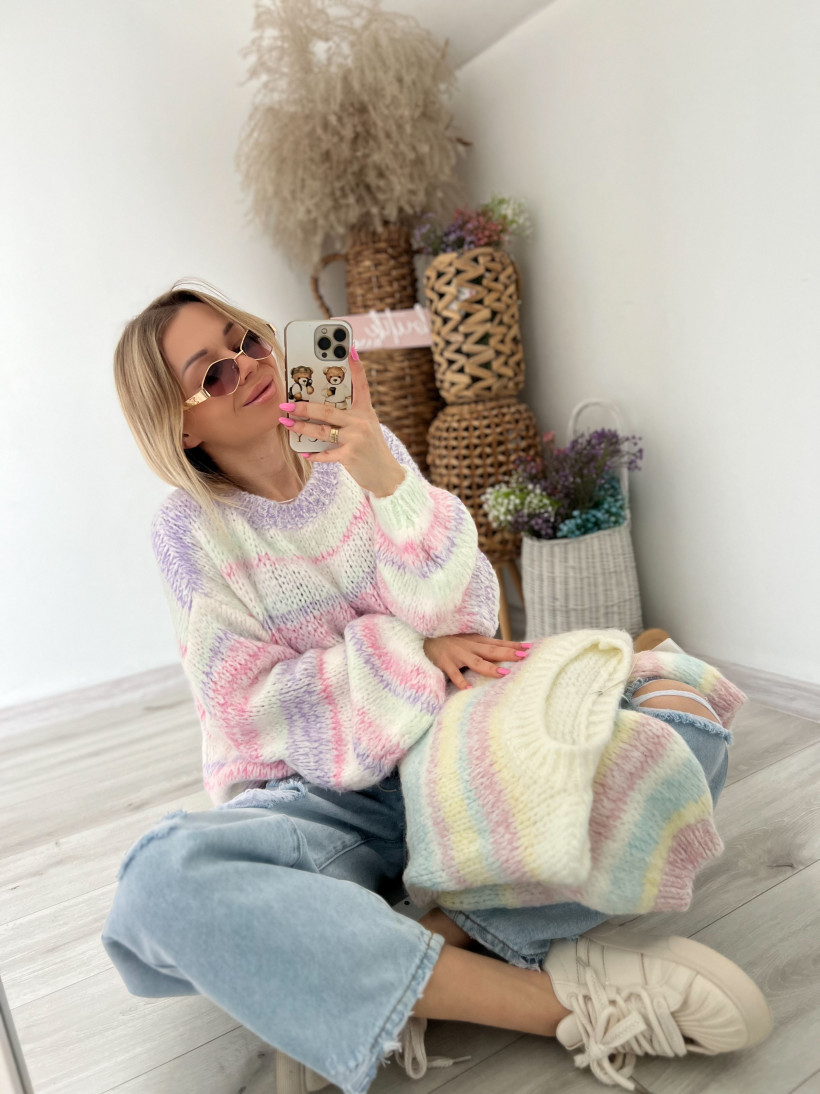 Sweterek pastele kolor