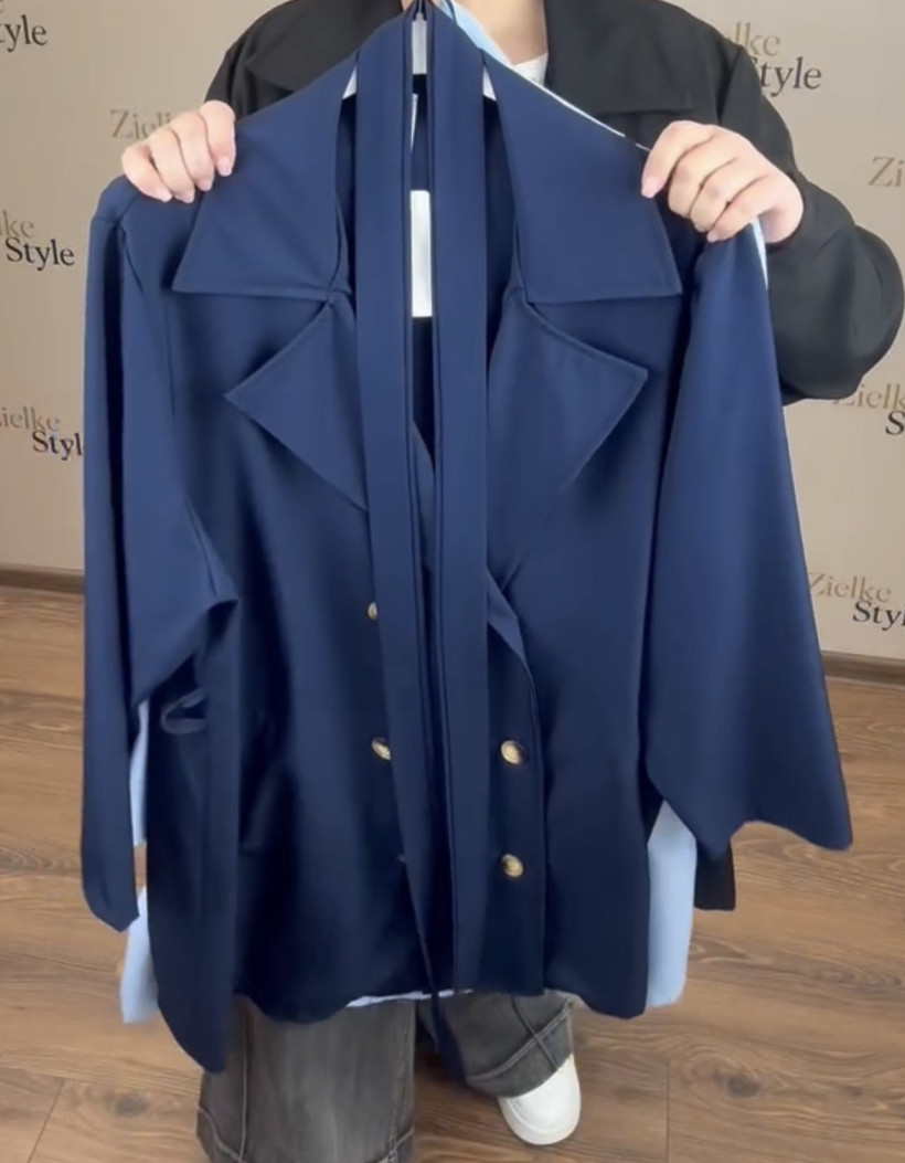 Italia nr 9 - Płaszcz trencz, krótszy, jednokolorowy, dwurzędowy, guziki - 36693 - granat