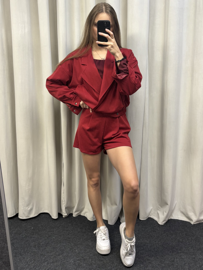 Komplet czerwony kurtka i spodenki