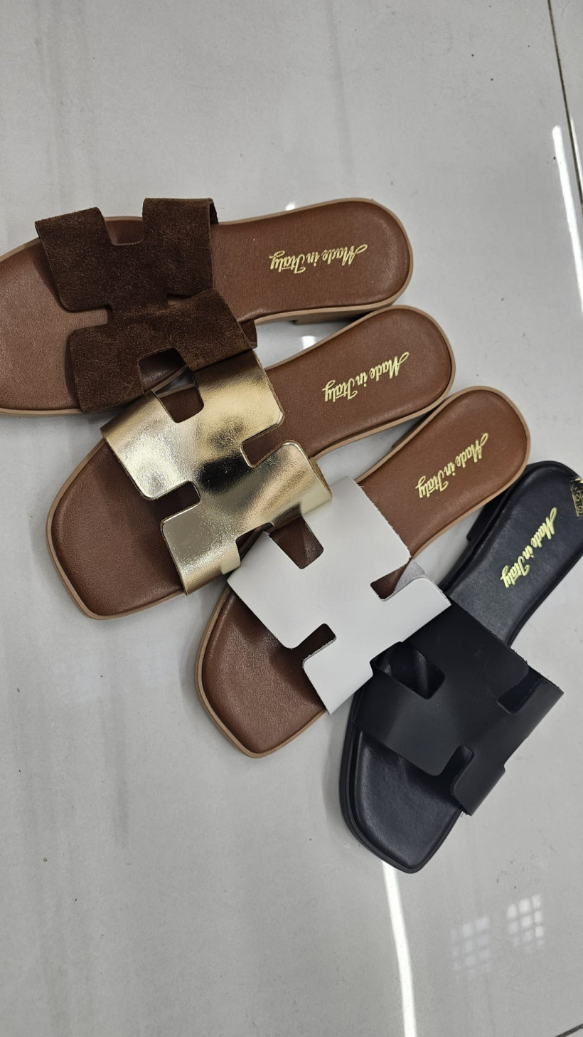 Klapki  typu  Hermeska  /skóra/