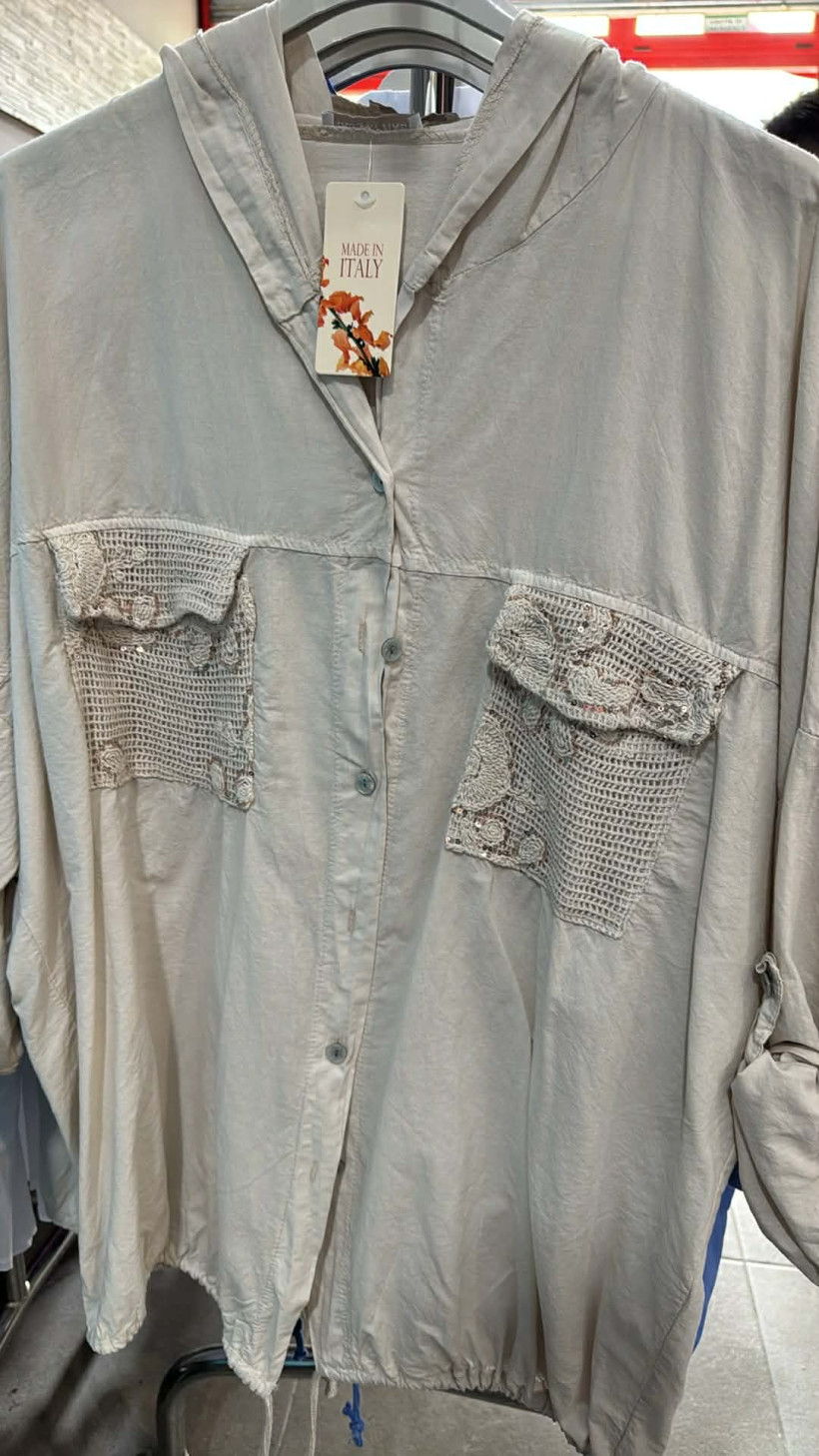 Italia nr 10 - Narzutka/Koszula jednokolorowa, ażurowe kieszonki - 5205 - beżowa