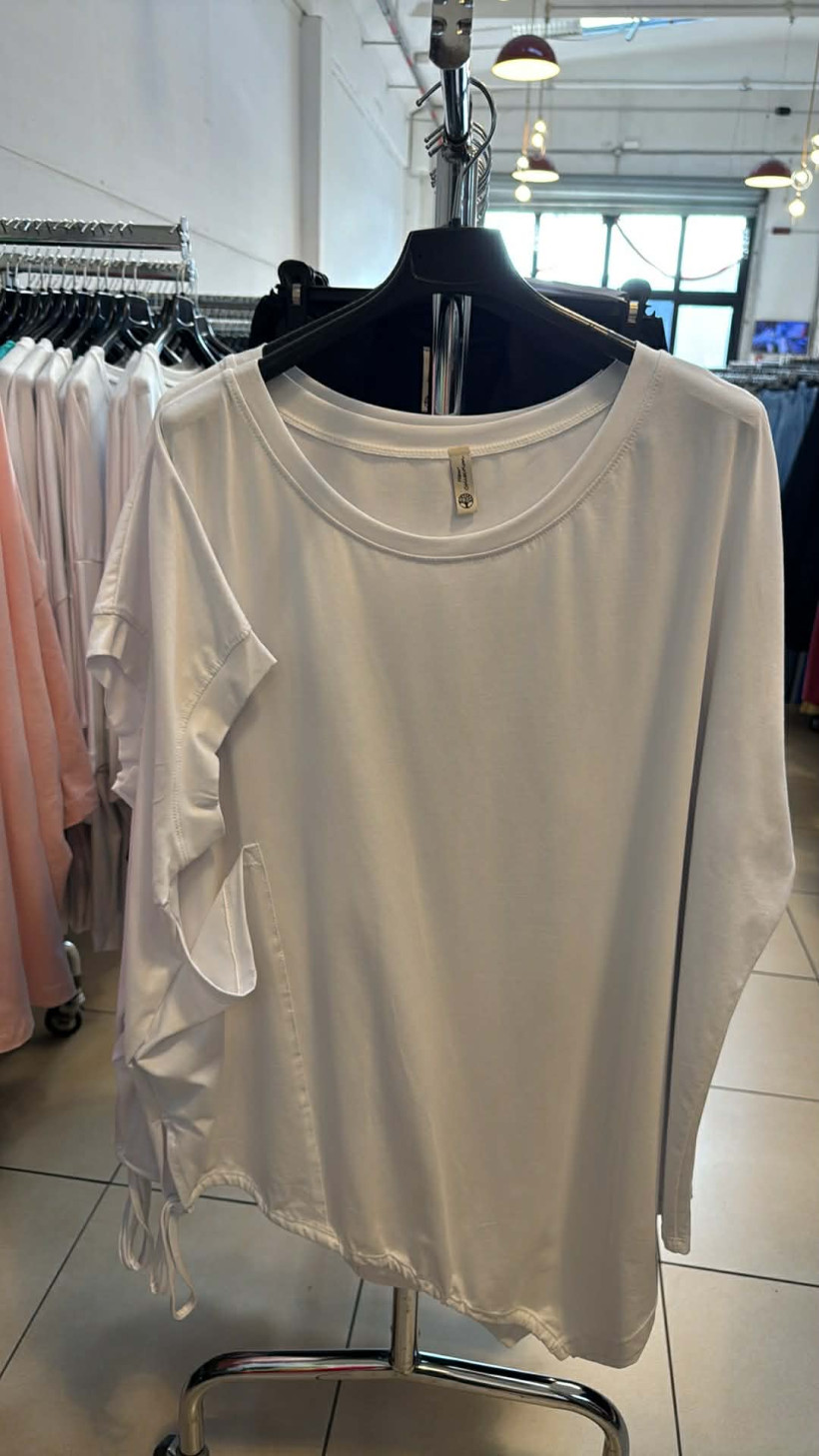 Italia nr.10 - Bluzka jednokolorowa, duża kieszeń - 26086 - biała 