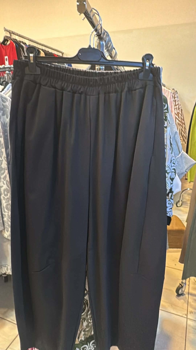 Italia nr.10 - Spodnie jednokolorowe z kieszeniami, ballony - 3139 - czarne