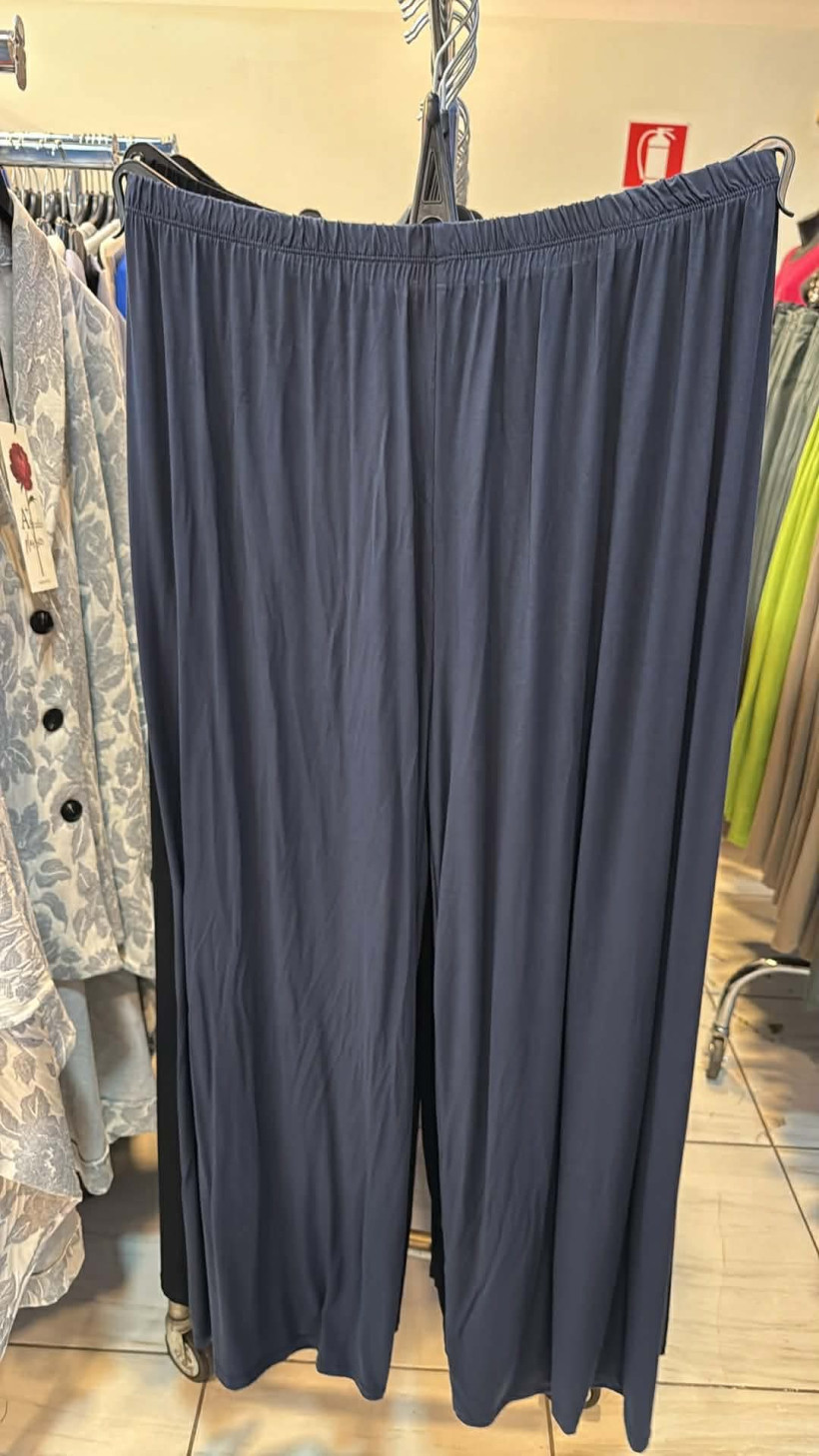 Italia nr.10 - Spodnie jednokolorowe, prosta nogawka - 3001 - granat