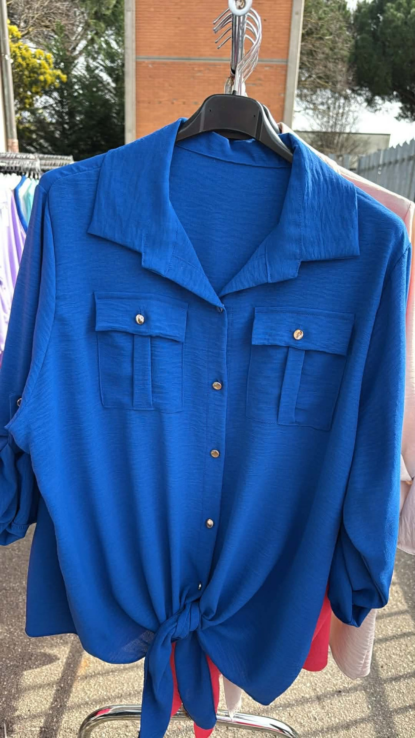 Italia nr 10 - Koszula jednokolorowa z kieszeniami - wiązana - 24365 - chaber