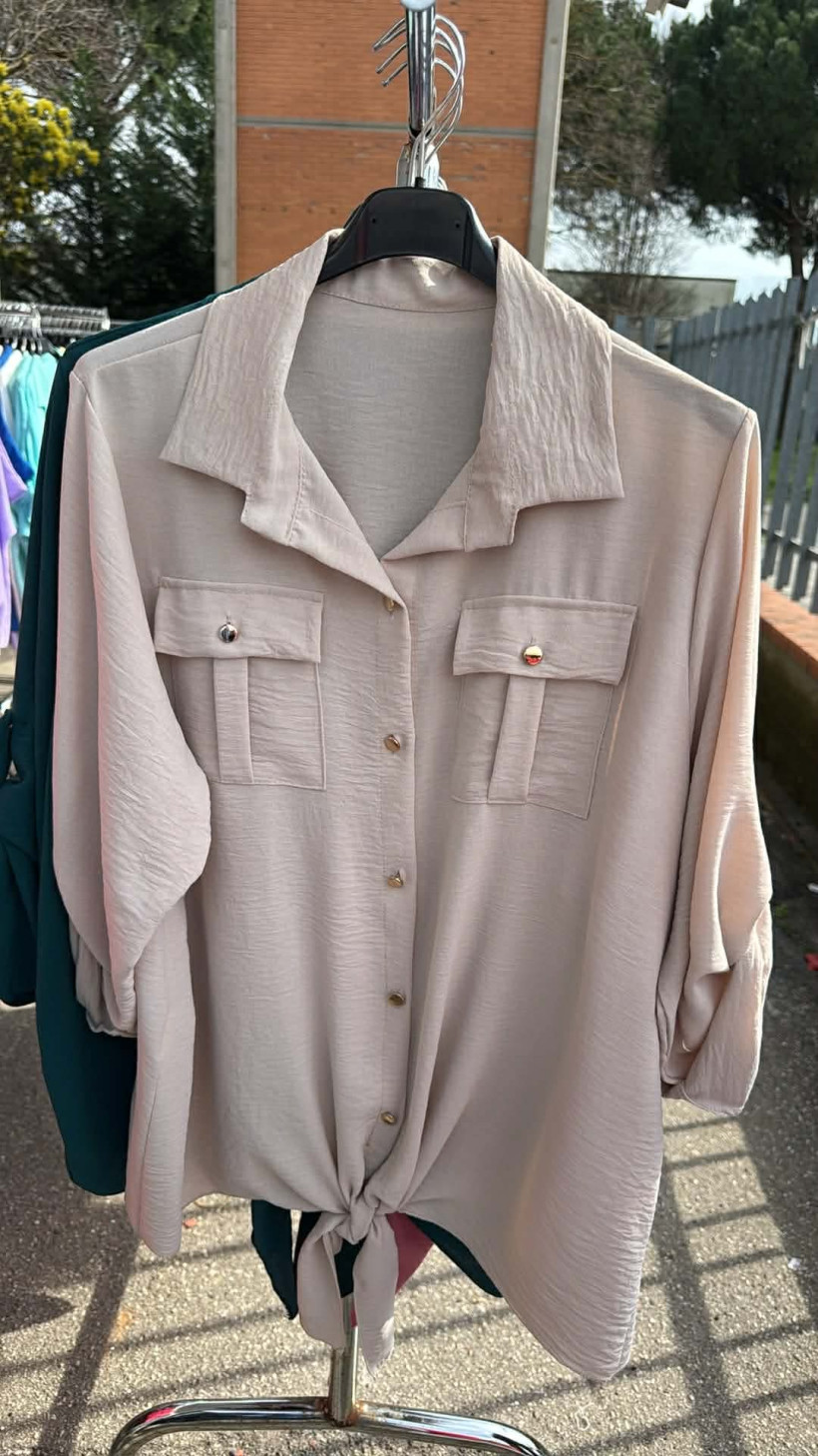 Italia nr 10 - Koszula jednokolorowa z kieszeniami - wiązana - 24365 - beżowa