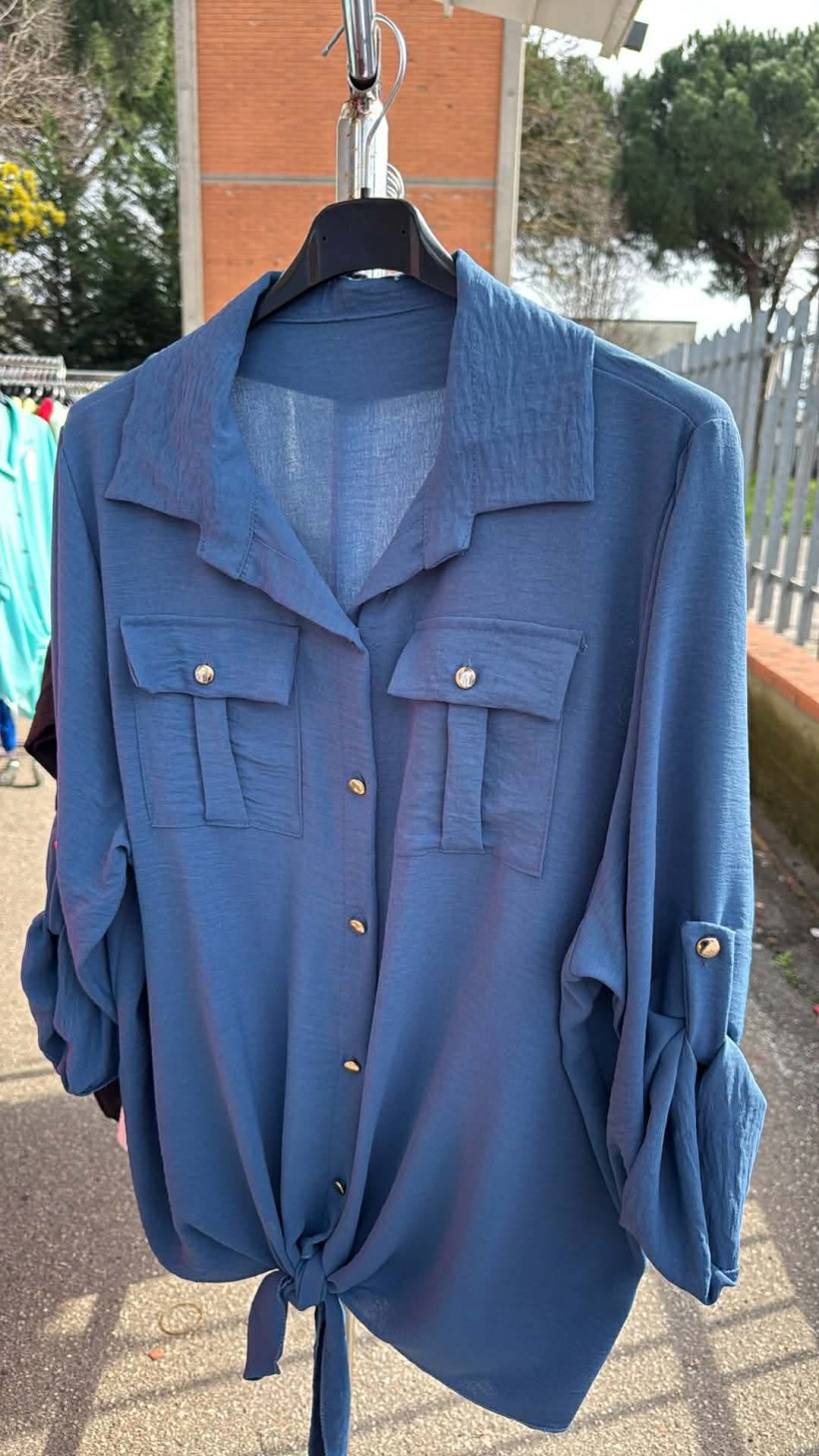 Italia nr 10 - Koszula jednokolorowa z kieszeniami - wiązana - 24365 - jeansowy