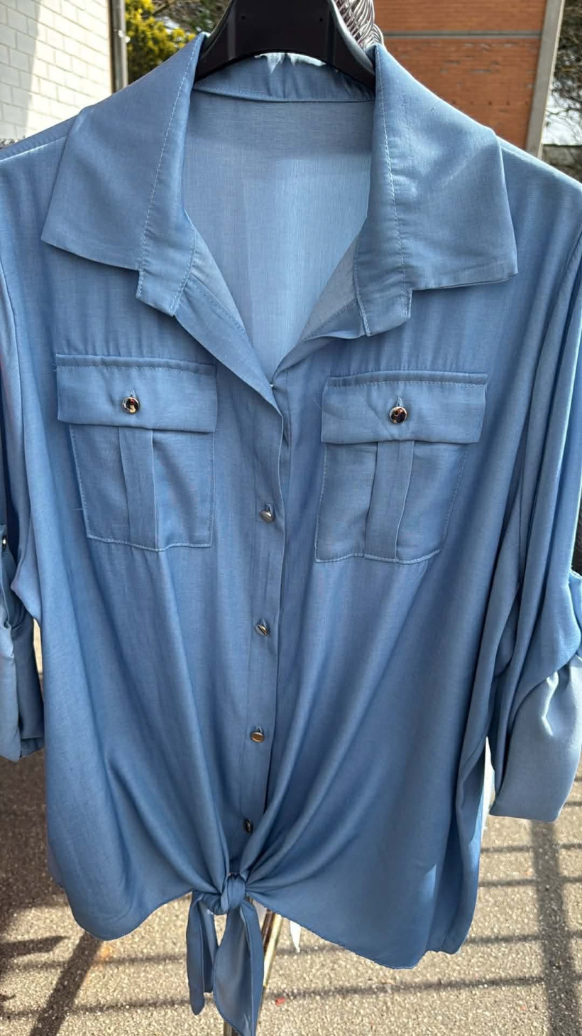 Italia nr 10 - Koszula jeansowa jednokolorowa z kieszeniami - wiązana - J24365 - jasna