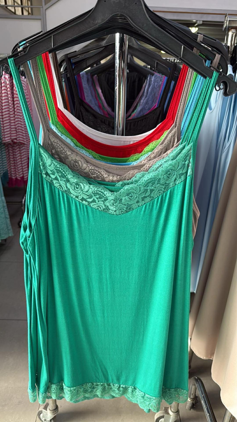 Italia nr 10 - bluzka / koszulka jednokolorowa z koronką - cienkie ramiączka - 15156 - zielony butelkowy