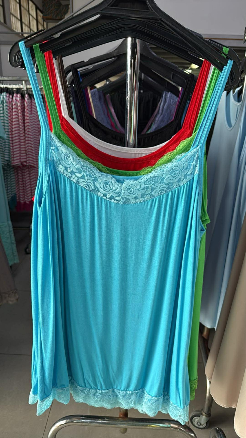 Italia nr 10 - bluzka / koszulka jednokolorowa z koronką - cienkie ramiączka - 15156 - niebieski