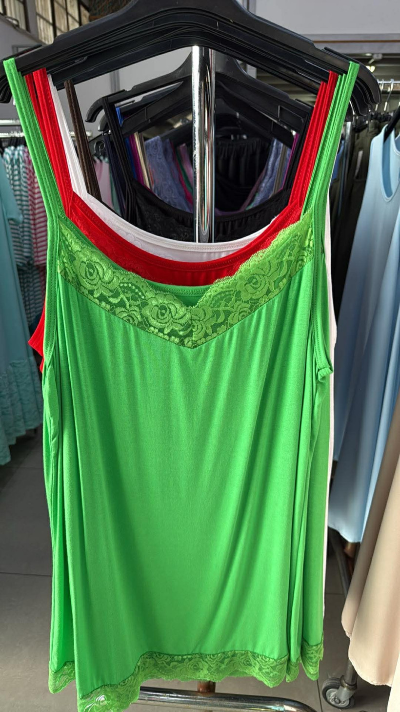  Italia nr 10 - bluzka / koszulka  jednokolorowa z koronką - cienkie ramiączka - 15156 - limonka