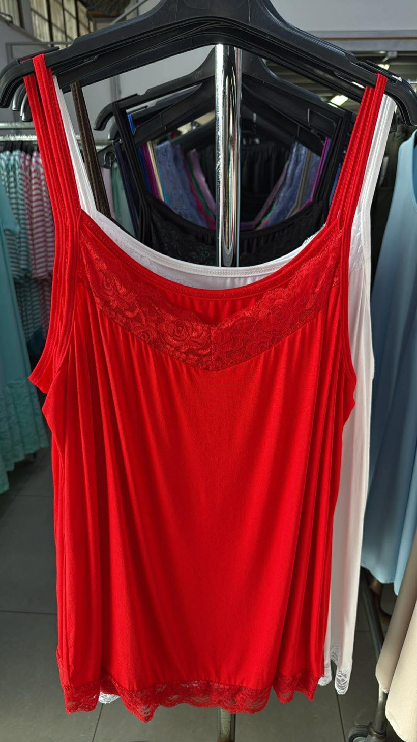  Italia nr 10 - bluzka / koszulka  jednokolorowa z koronką - cienkie ramiączka - 15156 - czerwony