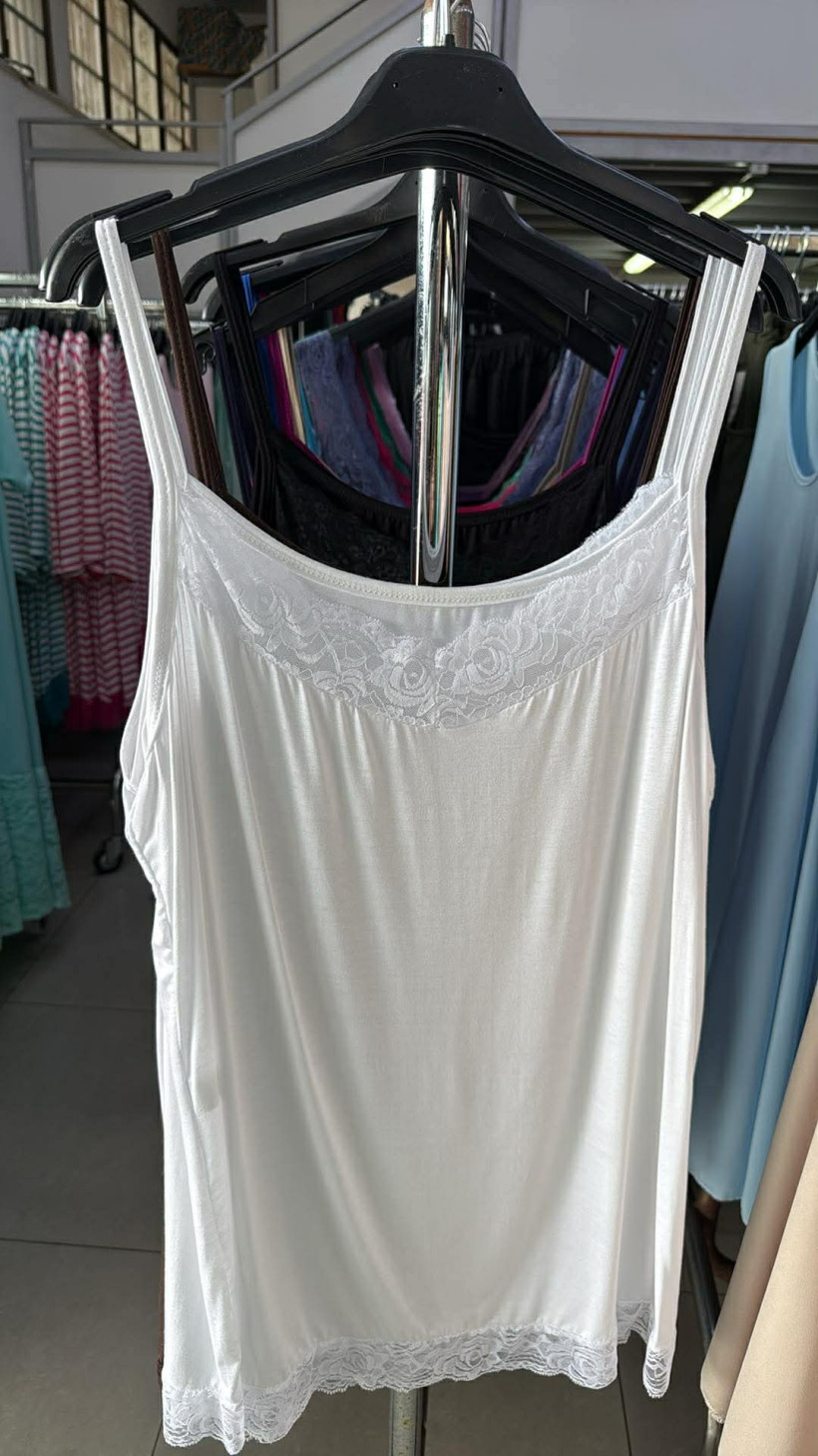 Italia nr 10 - bluzka / koszulka  jednokolorowa z koronką - cienkie ramiączka - 15156 - biały