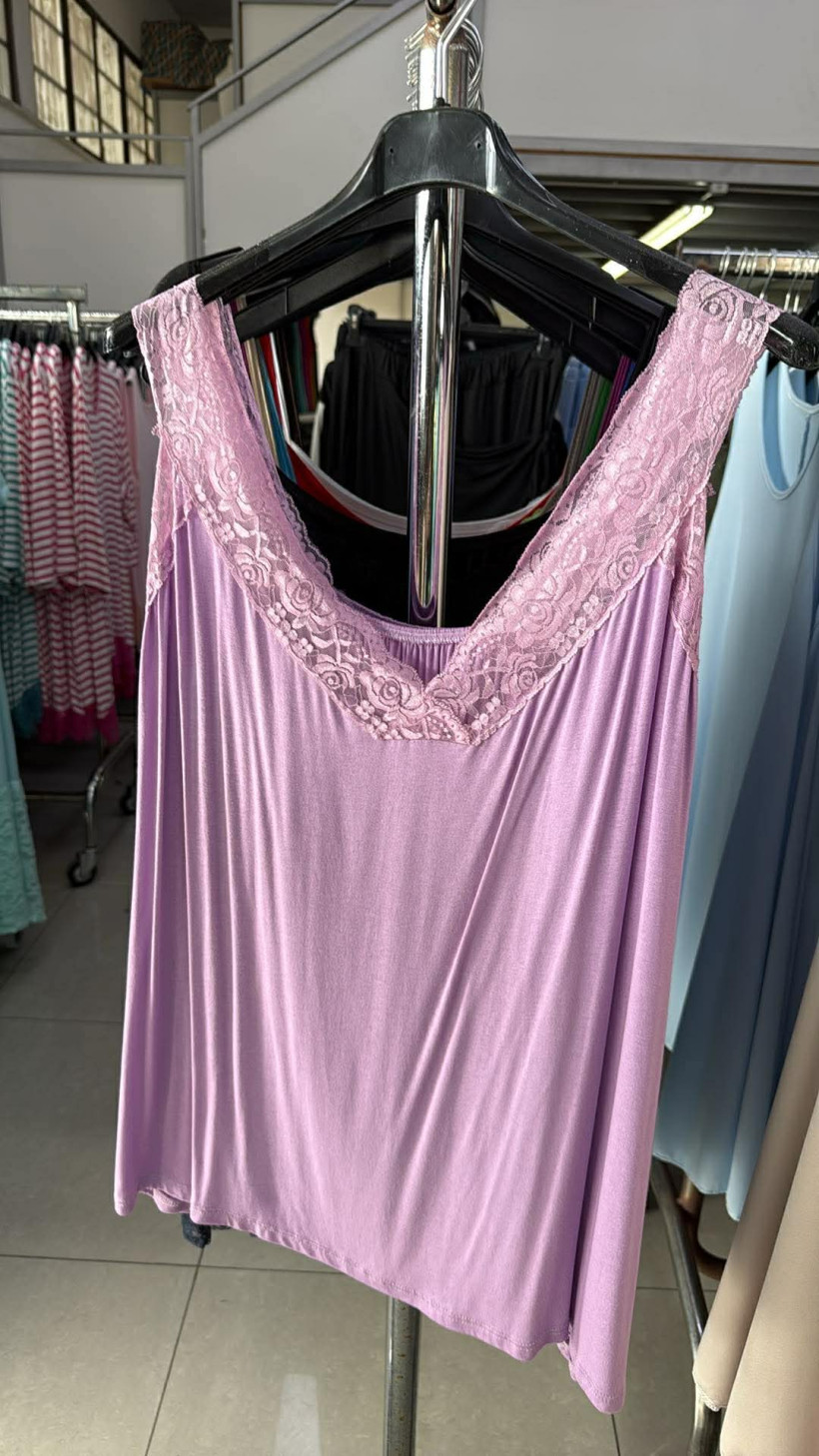 Italia nr 10 - bluzka /koszulka jednokolorowa z koronkowymi ramiączkami - 15173 - lila