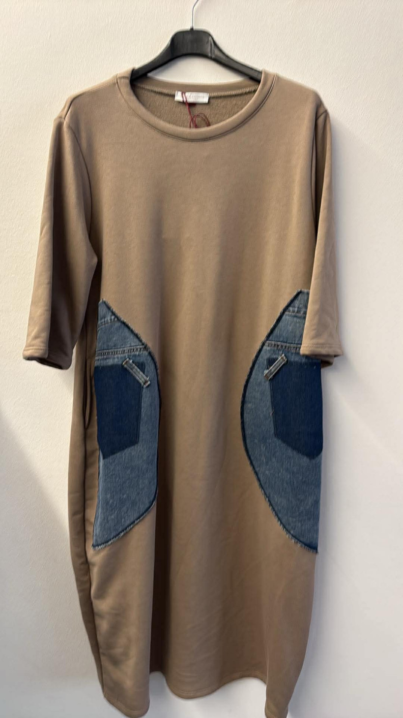 Italia nr 10 - Sukienka jednokolorowa - wstawki z jeansu Acqua&Limone - 9012 - fango