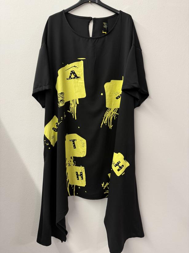 Italia nr.10 - Tunika / sukienka jednokolorowa czarna z żółtą aplikacją Wł.Fly out 51073