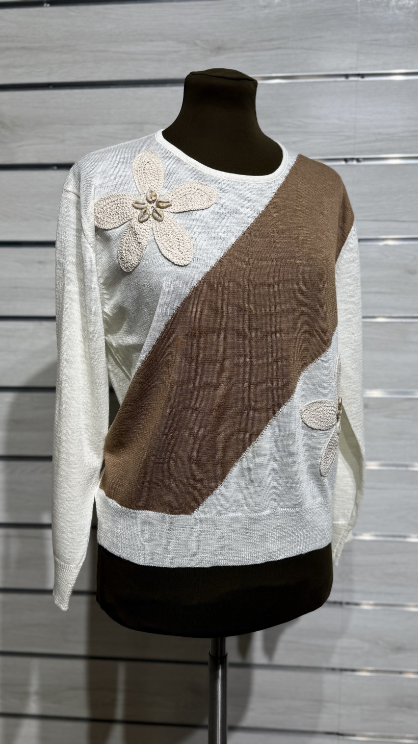 CAMISOLA FLOR BORDADA EM TRICO