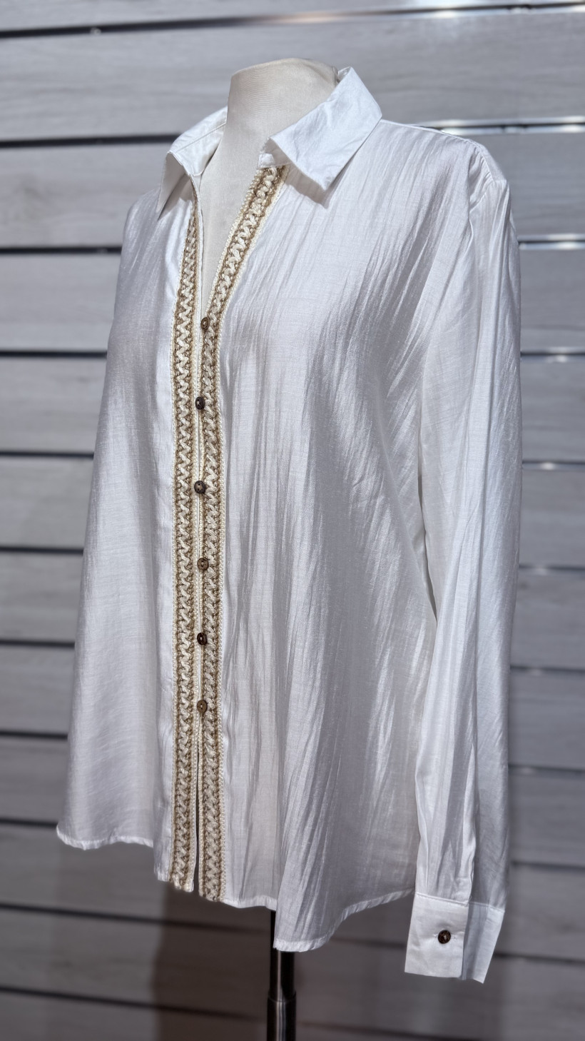 CAMISEIRO BORDADO NO FECHO