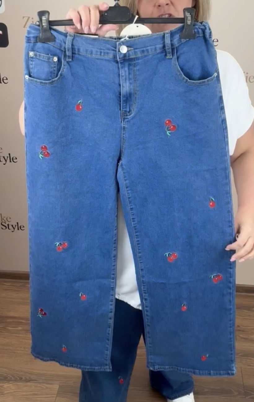 Italia nr 10 - Spodnie jeansowe z wyszywanymi wiśniami, szersza nogawka - 50/52 - 0051 