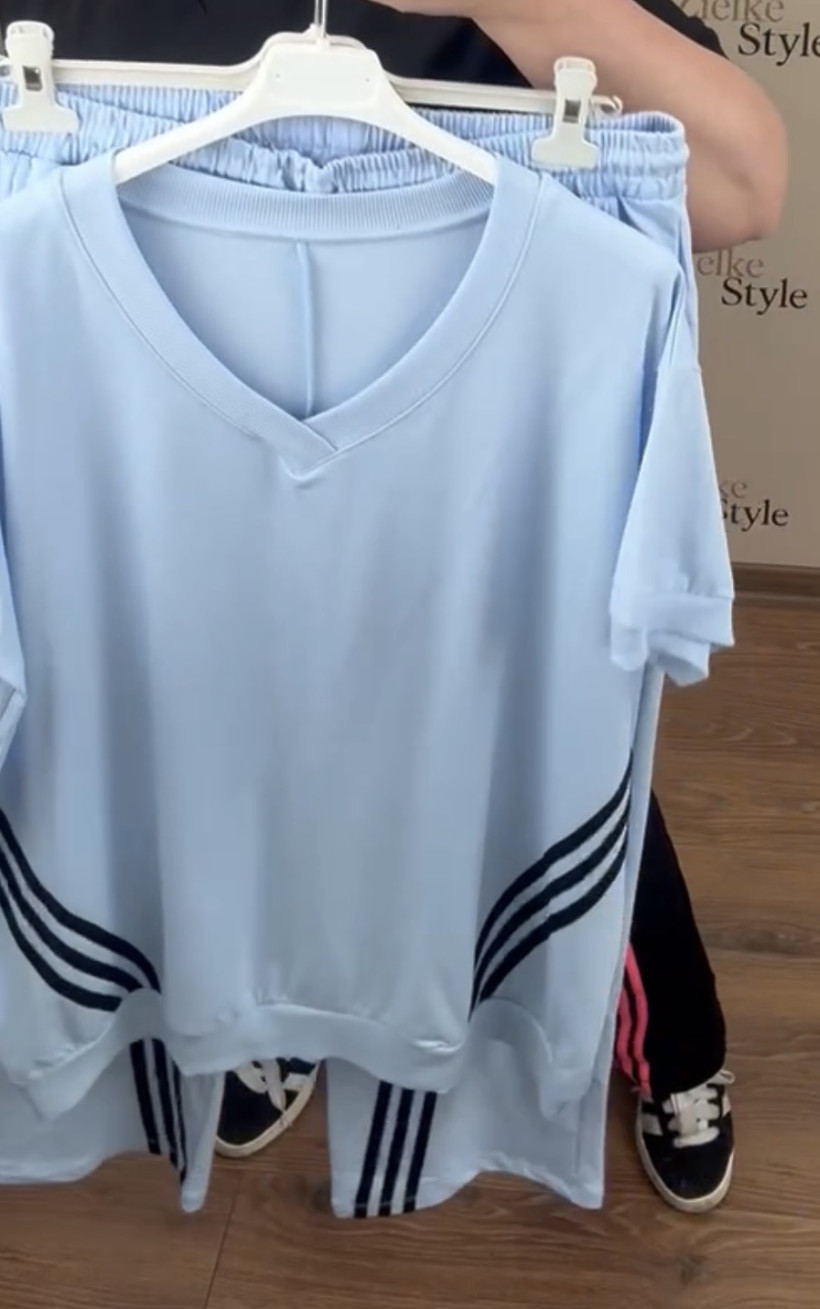 Komplet jednokolorowy bluzka + spodnie szersza nogawka , lampasy, ww - 945 - błękit