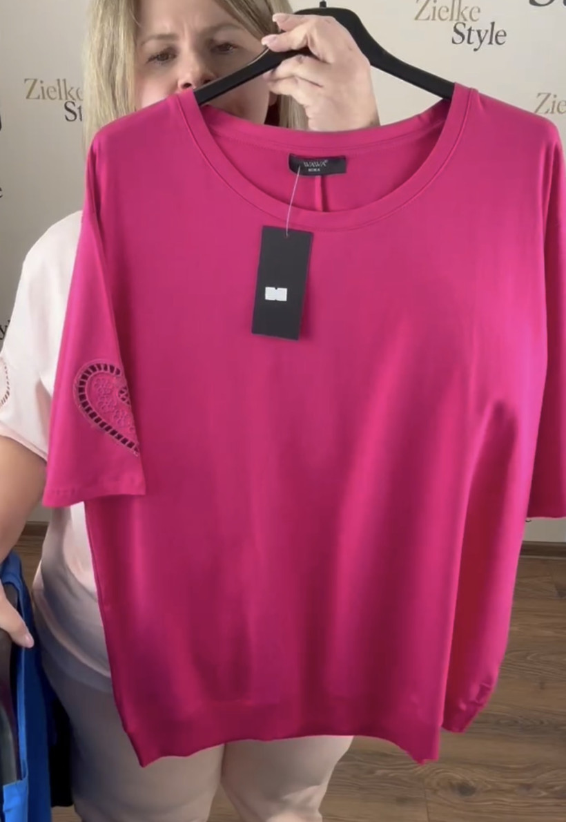 Bluzka jednokolorowa, ażurowe serce na rękawie, ww - 5604 - fuksja