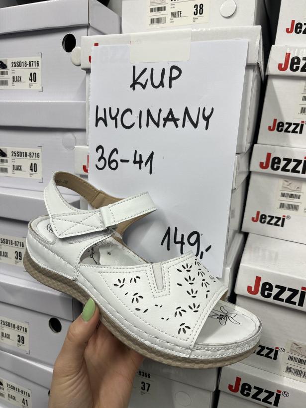 WYCINANY but jezzi 25sd17-8366 biały wycinany sandał na klinie
