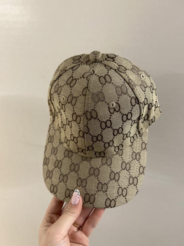 guci- czapka z daszkiem