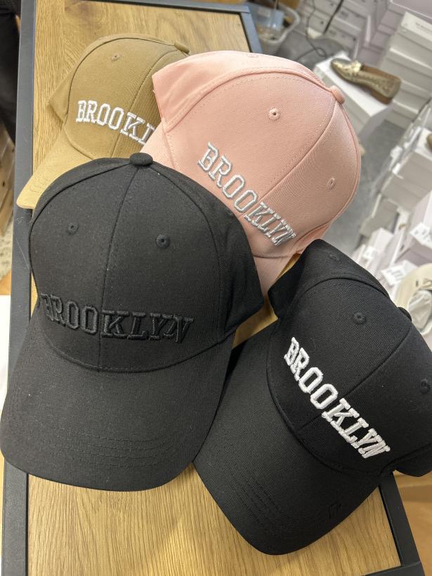 BROK- czapka z daszkiem w roznych kolorach