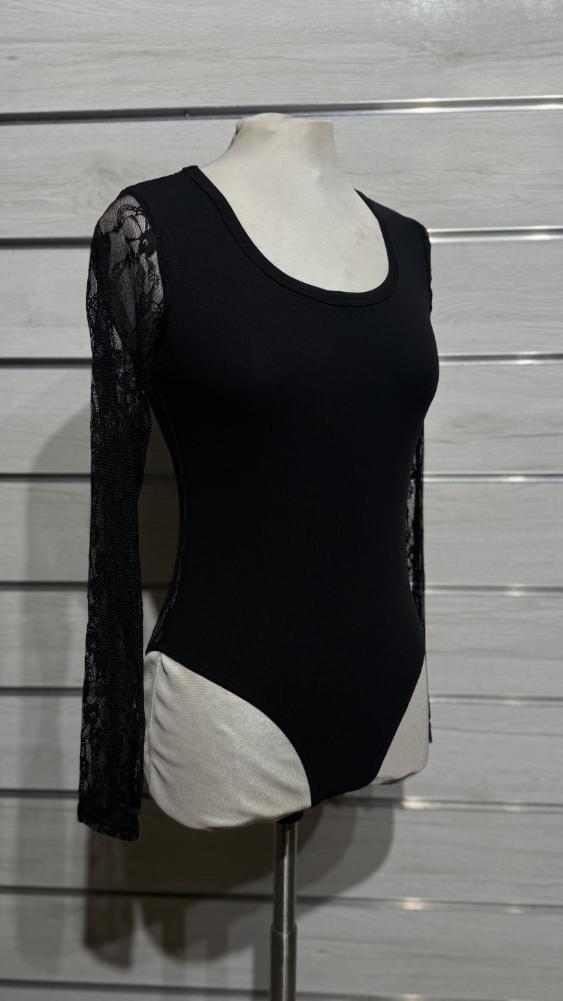 BODY COSTAS E MANGAS EM RENDA