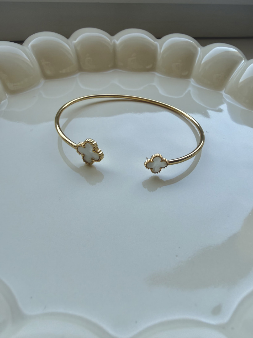 H* Bransoletka sztywna perła CLOVER