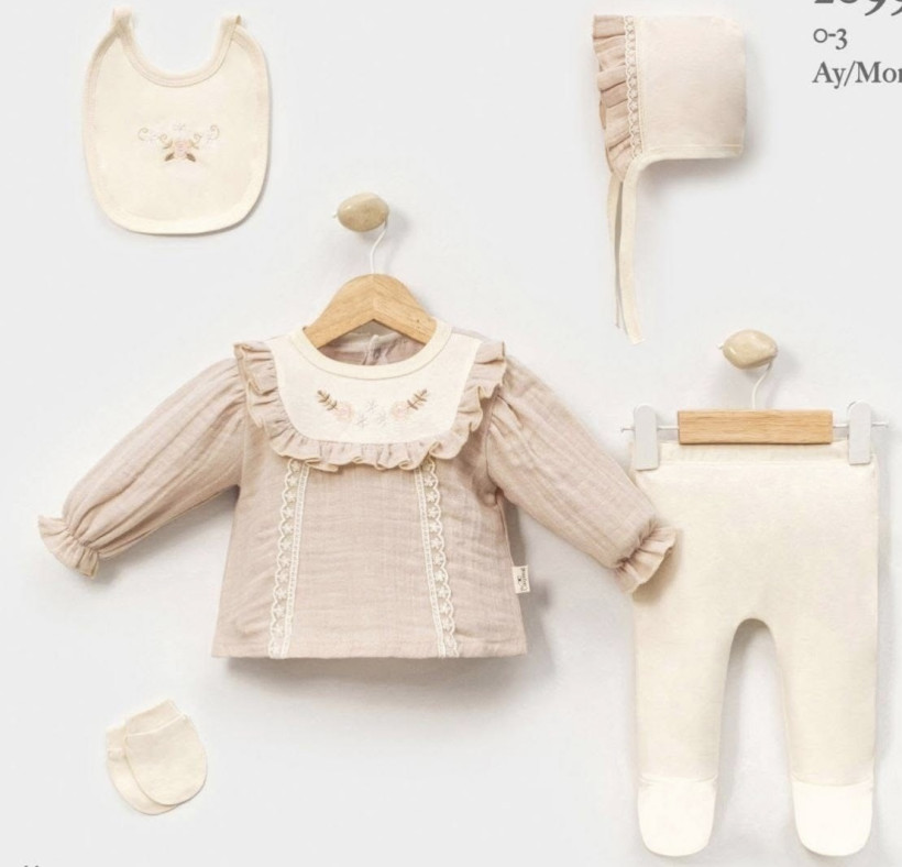 Komplet wyprawkowy - bluzka , spodnie śpiochy, rękawiczki, śliniaczek , bonetka,  100% bawełna