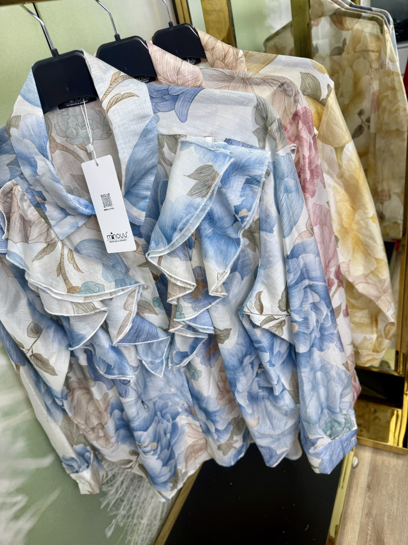 Koszula z żabotem ‘Flowers’ Minouu