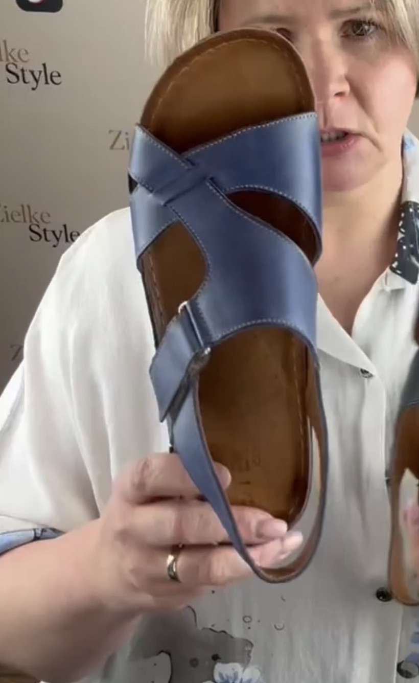 Sandały skórzane niebieskie - 37