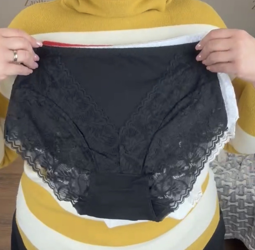 Majtki jednokolorowe z koronką - 5xl - 305 - czarne