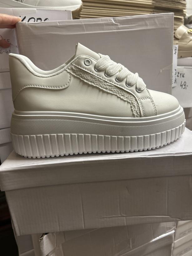 DUŻY- Francja pokaźny biały adidas na karbowanej podeszwie YH51