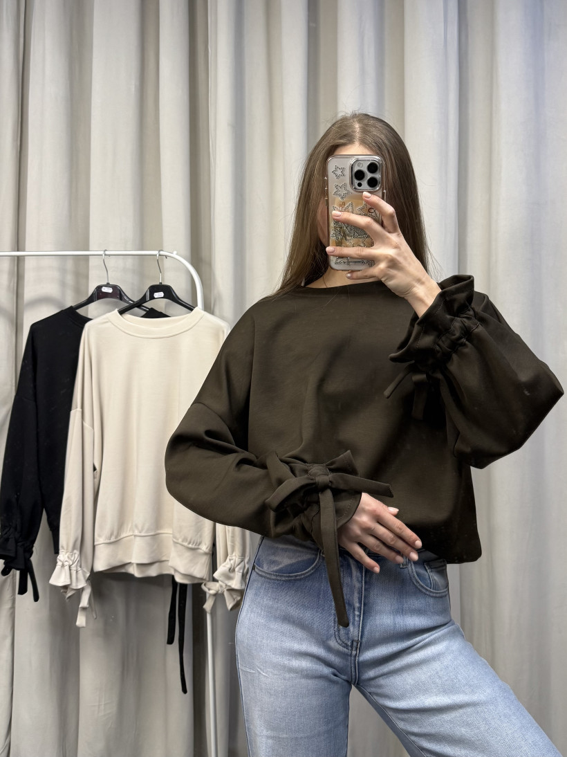 Bluza z kokardką na rękawie